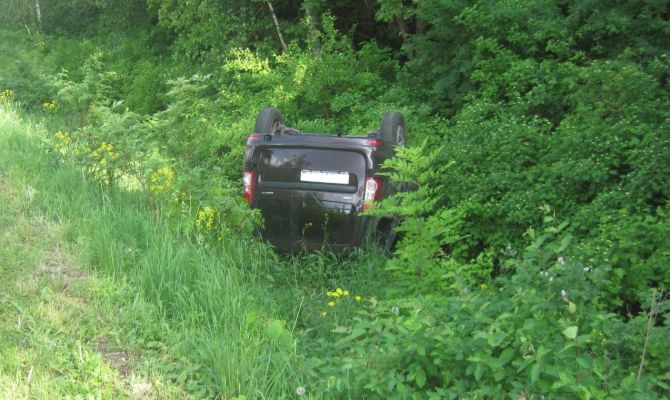  В Тульской области «Лада» опрокинулась и приземлилась на крышу