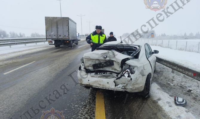 В Воловском районе Skoda Rapid врезалась в ограждение и столкнулась с «ГАЗ Next»