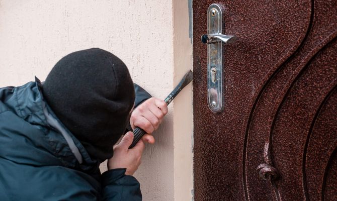 В Туле из дачного домика пенсионерки украли ТВ-антенну и уличные фонари