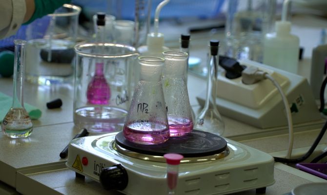 От реагентов до электрических цепей: выпускники тульских колледжей сдают экзамены по мировым стандартам