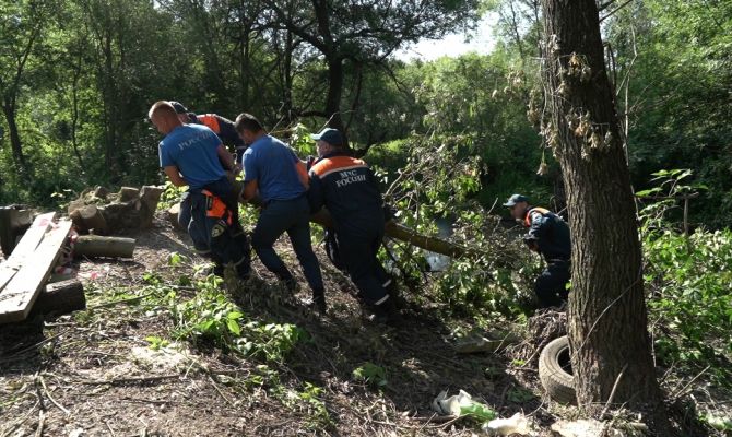 В Туле спасатели приступили к генеральной уборке русла реки Воронки