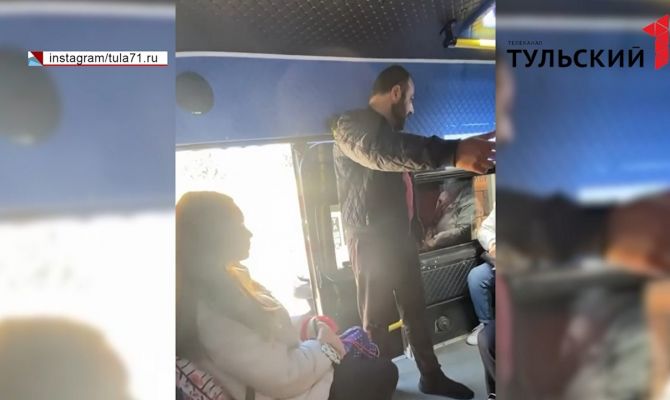 Обиделся и высадил пассажиров: причину конфликта в тульской маршрутке выясняет прокуратура