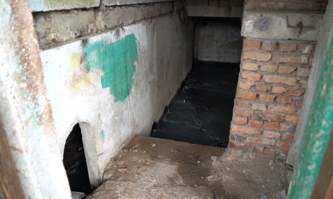 10 лет с «озером» в подвале: кто отвечает за сухость в многоэтажках