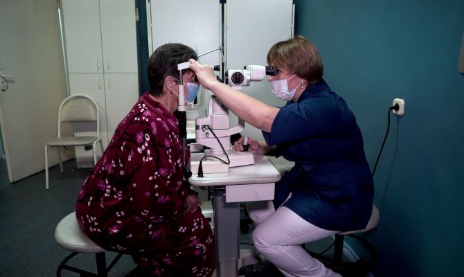 От мушек перед глазами до слепоты: как тулякам не «проморгать» проблемы со зрением