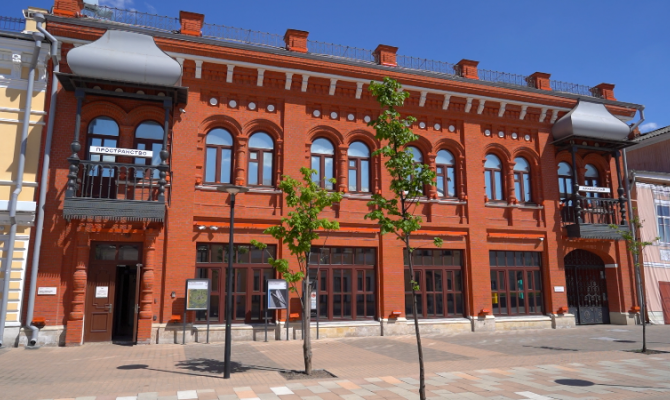 Депутаты Тульской областной думы попробовали себя в роли поваров и реставраторов