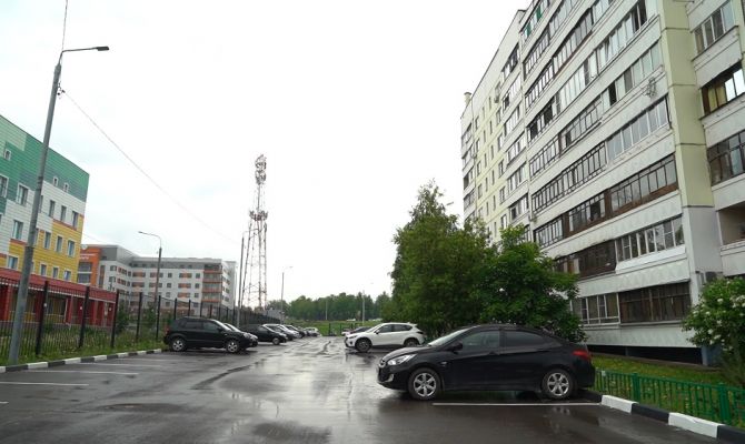 Колышки и цепочки: в Туле только 1 из 5 парковок во дворах может оказаться законной