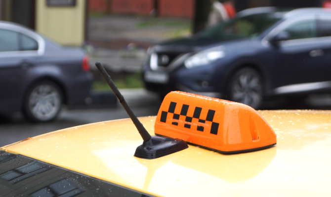 Без страховки, техосмотра и разрешения: в Туле поймали таксистов-нелегалов