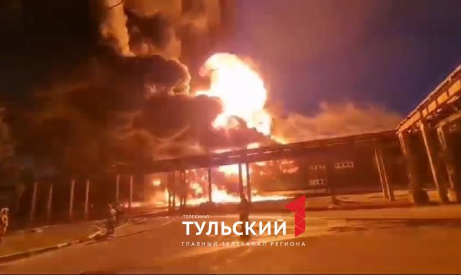 Названы возможные причины пожара на заводе "Пластик" в Узловой