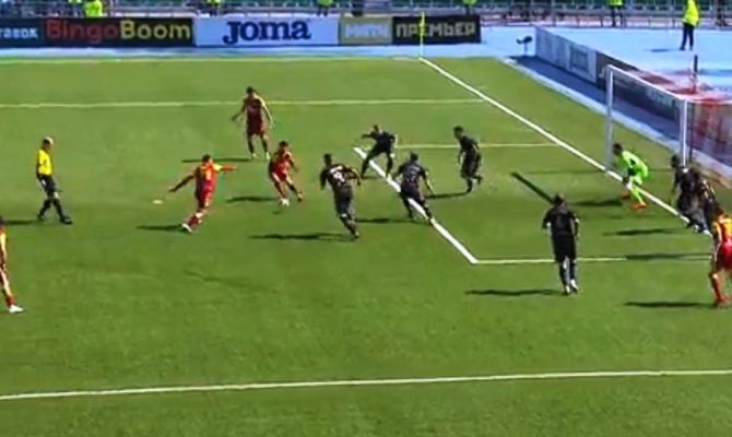 Футболист «Уфы» головой забил мяч в ворота «Арсенала»