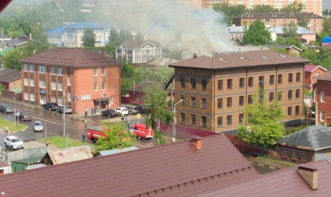 В Туле на улице Кирова загорелся строящийся дом