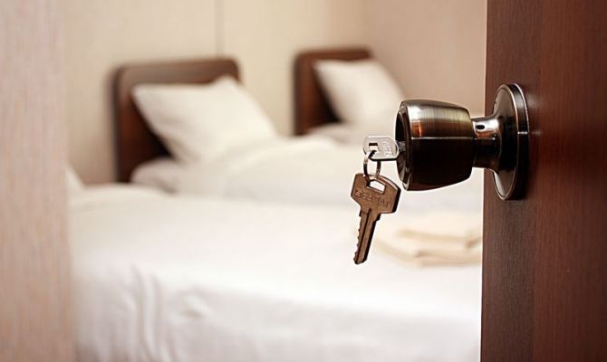 Эксперты назвали плюсы и минусы бронирования квартир вместо отелей 