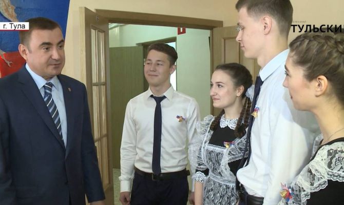 Алексей Дюмин поздравил тульских выпускников с последним звонком. РЕПОРТАЖ