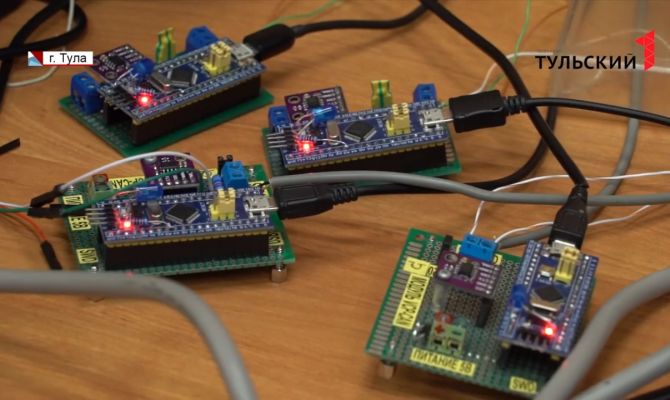 Уникальный робот-пылесос и канатная дорога: юные туляки представили свои изобретения