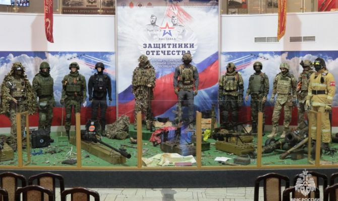 Форму спасателя из Тулы показали на выставке о героях СВО в музее оружия