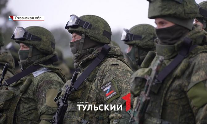 От объятий до гармони: как в Рязани проводили мобилизованных туляков в зону СВО