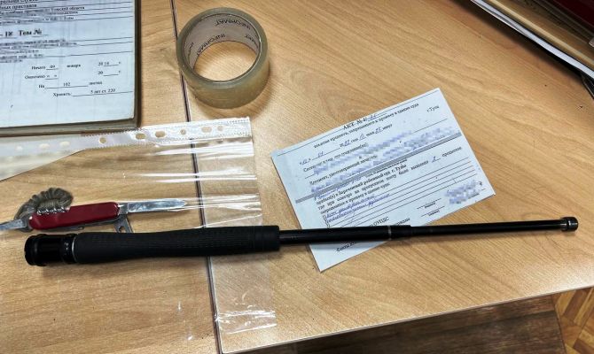 В Туле мужчина пытался пронести в суд телескопическую дубинку и нож