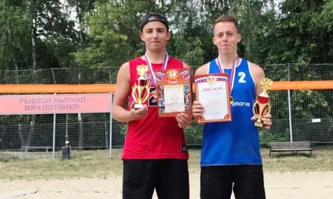 Тульские волейболисты победили в «пляжных соревнованиях» в Брянске