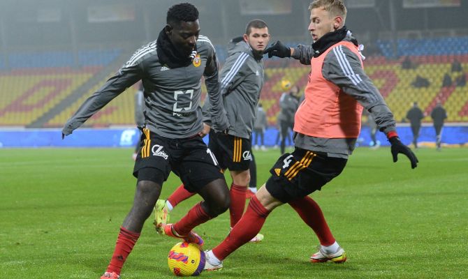 В Туле стартует матч "Арсенал" - "Локомотив"