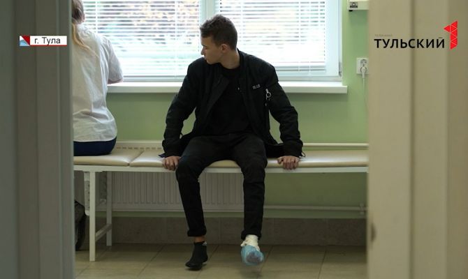 По какому принципу маленьким тулякам оказывают первую помощь при травмах