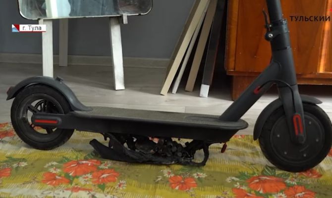 Груда оплавившейся пластмассы: электросамокат чуть не поджег квартиру туляка