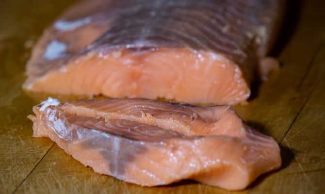 Мясо или рыба: специалисты Роспотребнадзора рассказали, какой продукт полезнее