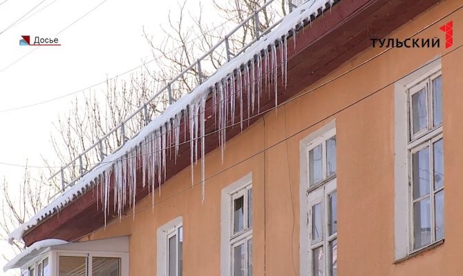 Кто должен чистить крышу и козырьки балконов многоэтажки от снега и сосулек
