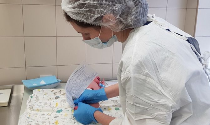 С 1 апреля младенцам начнут проводить обследование на два новых заболевания