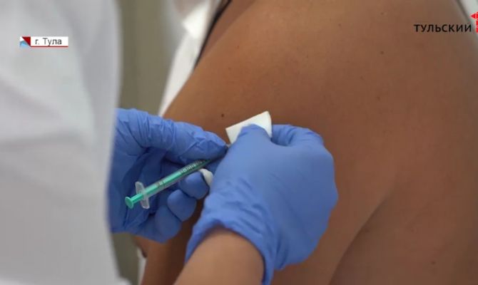 Жителей Тульской области прививают от гриппа новой вакциной