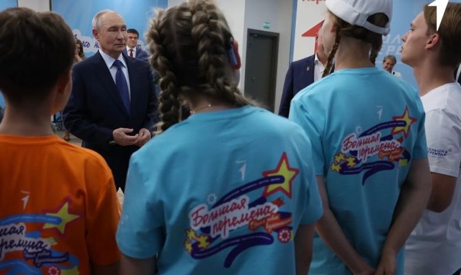 Победители "Большой перемены" из Тульской области встретились с Владимиром Путиным