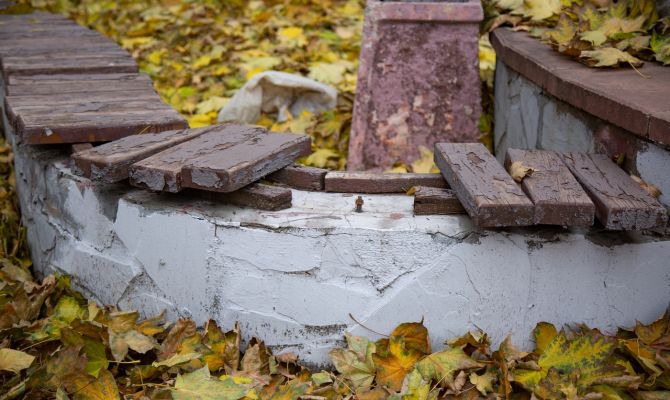 "Ломают лавочки и портят клумбы": в центре Тулы участились случаи вандализма