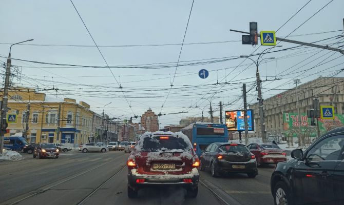 На перекрестке улицы Советской и проспекта Ленина в Туле отключился светофор
