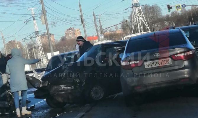 На улице Рязанской в Туле произошло массовое ДТП