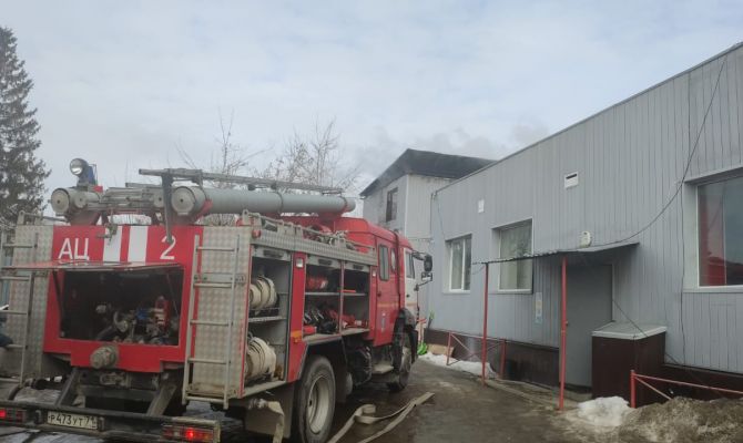 В Туле на улице Максима Горького загорелся мусор