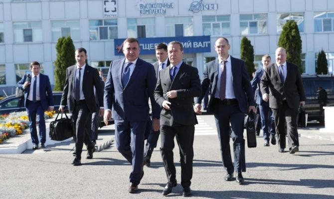 Дмитрий Медведев посетил оборонные предприятия Тульской области