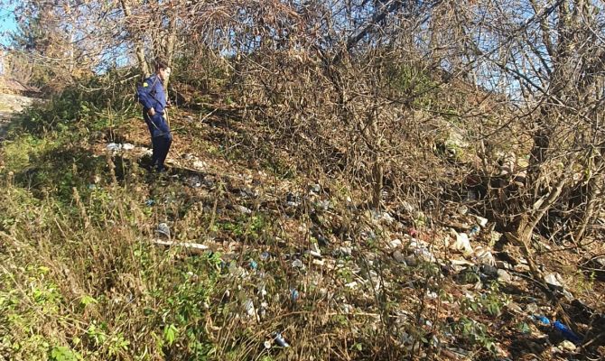 В гаражном кооперативе в Алексине нашли несанкционированную свалку мусора