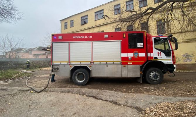 В Туле на улице Октябрьской загорелся заброшенный дом