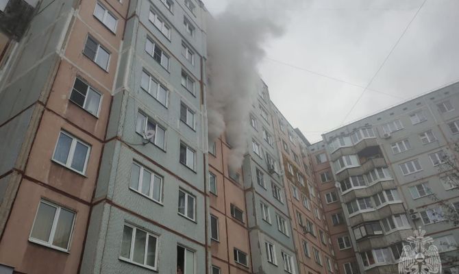 На улице Луначарского в Туле загорелась многоэтажка: погиб мужчина 