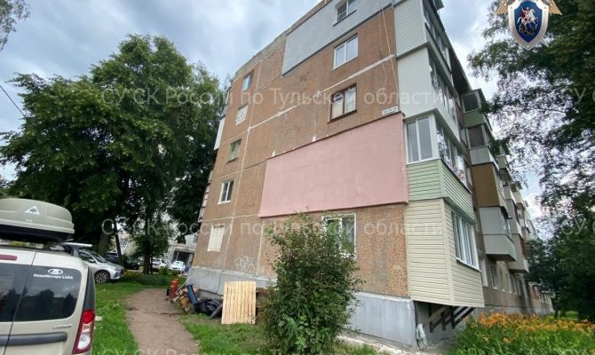 В Новомосковске мужчина упал с крыши 5-этажки