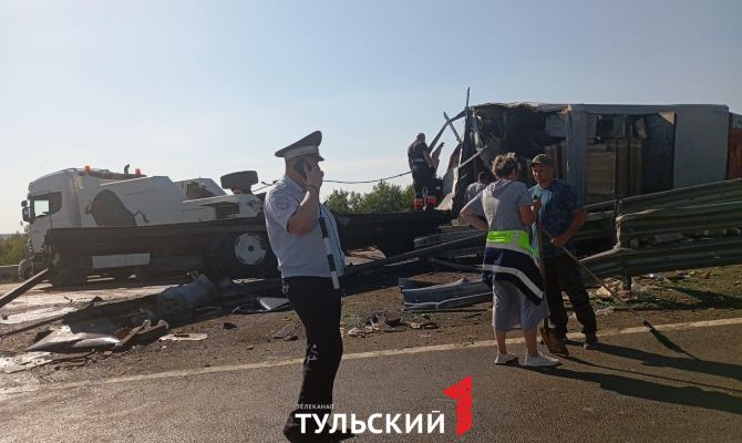 На трассе М-4 "Дон" в Воловском районе столкнулись грузовик и пассажирский автобус