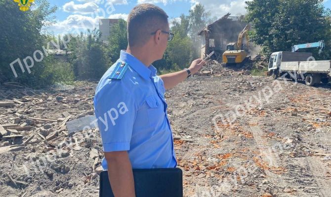 После вмешательства прокуратуры в Новомосковске снесли аварийные дома