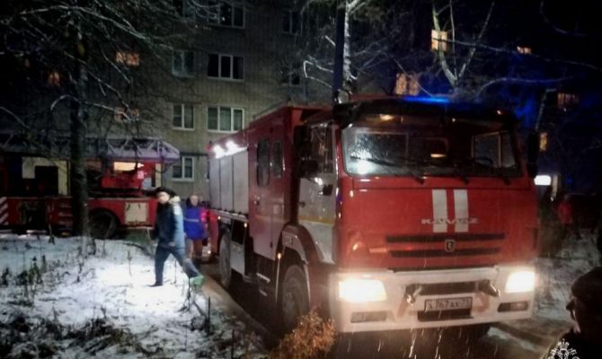 На улице Комсомольской в Туле загорелась многоэтажка