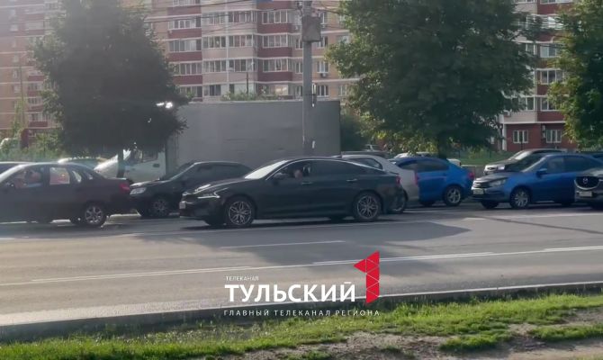 На проспекте Ленина в Туле собралась огромная пробка