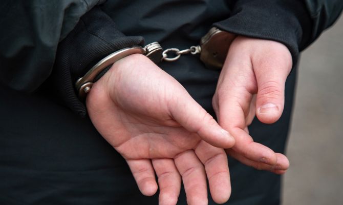 Житель Новомосковска попытался убить двух знакомых с помощью матраса