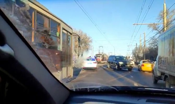 На улице Советской в Туле из-за ДТП встали трамваи