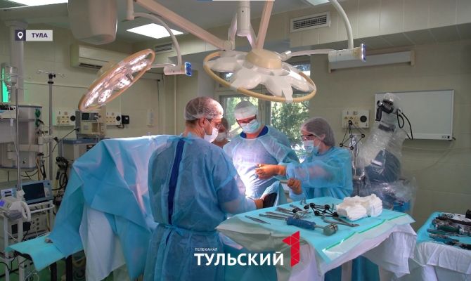 В Туле роботы стали проводить операции по замене суставов
