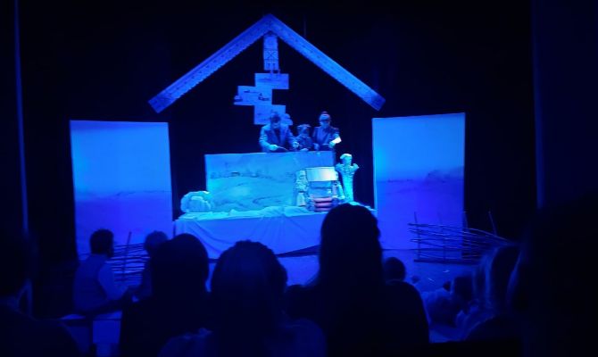 Первые туляки, получившие вакцину от COVID-19, бесплатно посетили театр кукол 