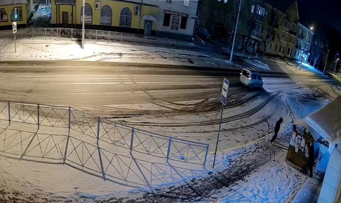 В Узловой юные вандалы попали в объектив камеры