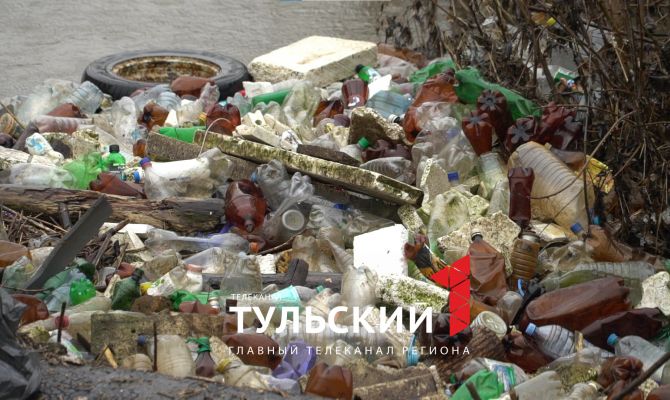У ТЦ "Сарафан" в Туле начали убирать мусор из Воронки