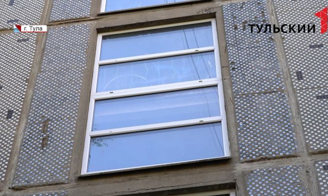 Жителям тульской многоэтажки придется оплачивать установку новых окон в соседних подъездах