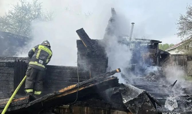 Под Плавском сгорел частный дом с гаражом